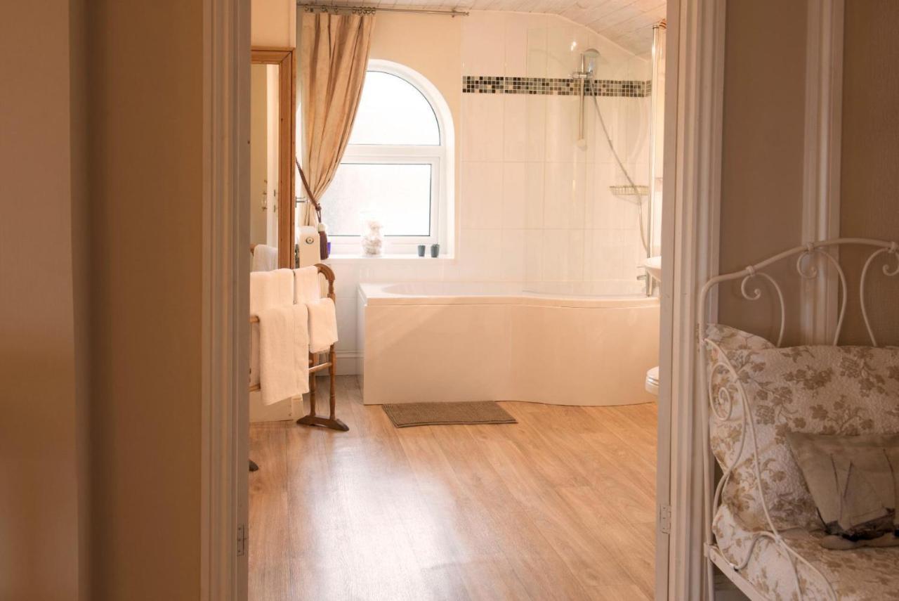 Ascot House Hotel 토키 외부 사진